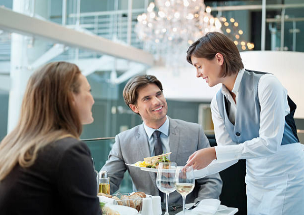 Waiter service – Phục vụ tại bàn